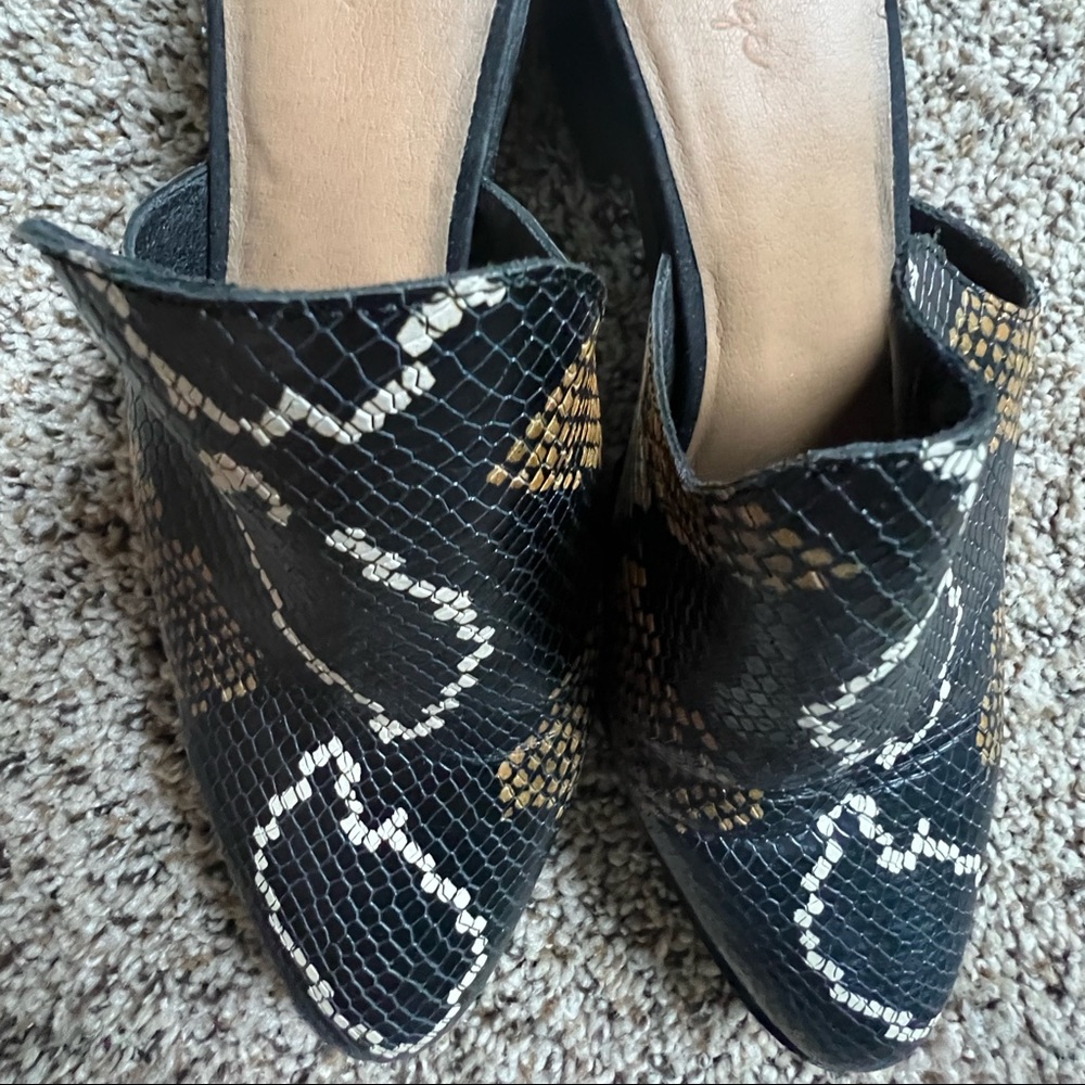 Crown Vintage Clogs